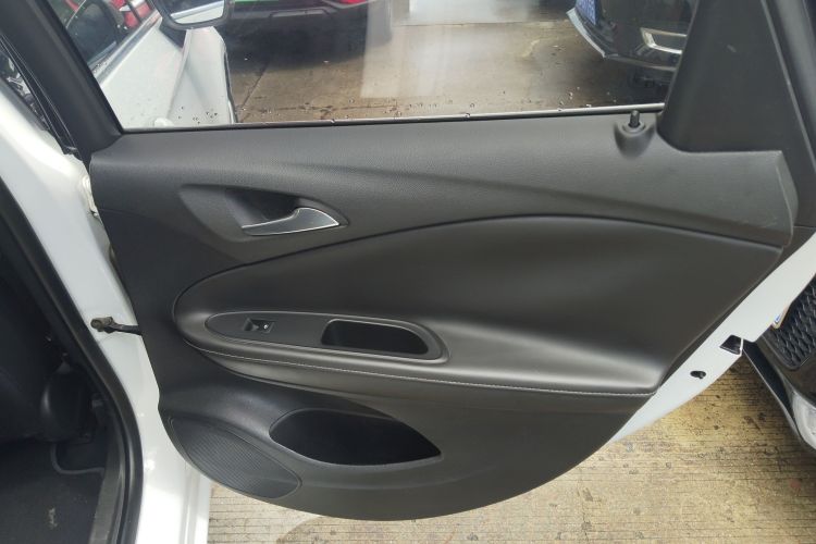 别克 威朗 2017款 三厢 20T 双离合精英型中控内饰45