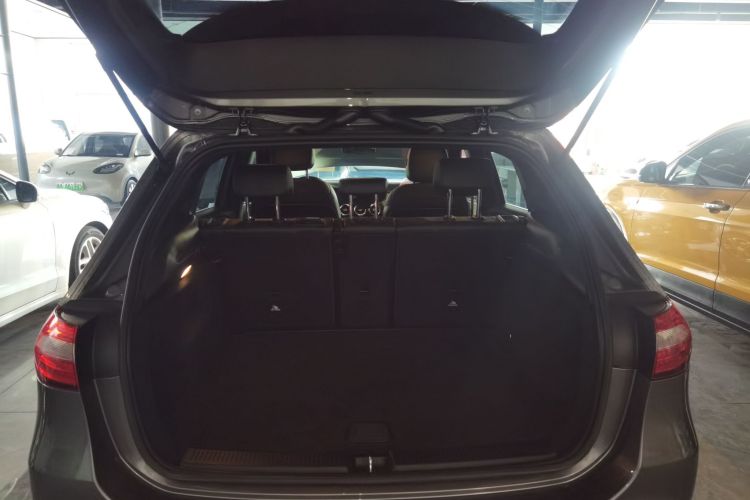 奔驰B级 2020款 B 180机舱底盘23