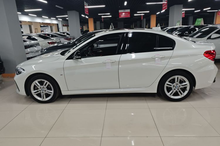 宝马1系 2021款 120i M运动曜夜版车身外观6003