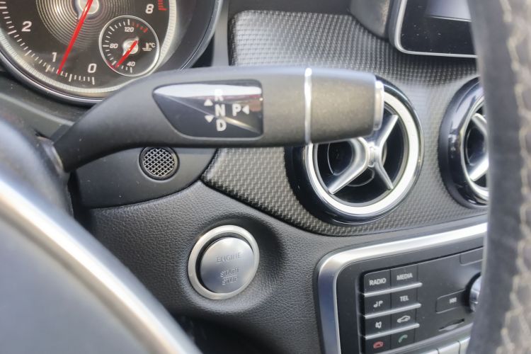 奔驰GLA 2018款 GLA 200 动感型中控内饰18