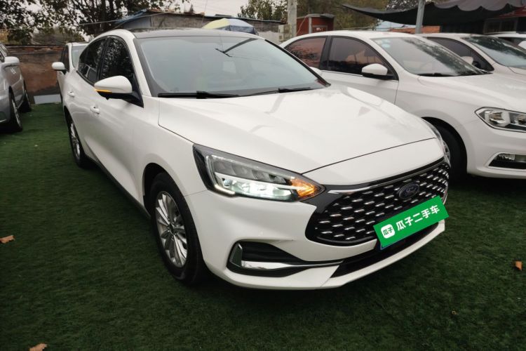 福特 福克斯 2021款 三厢 EcoBoost 180 自动锋潮型车身外观3