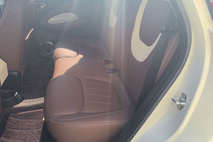 五菱汽车 五菱缤果 2023款 333km 灵犀互联款中控内饰21