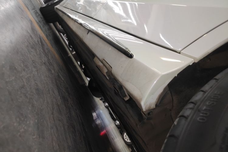 奔驰C级 2020款 C 260 运动版局部细节9002