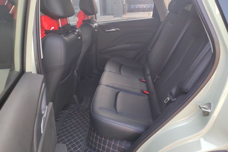 哪吒汽车 哪吒AYA 2023款 318 Lite中控内饰7004