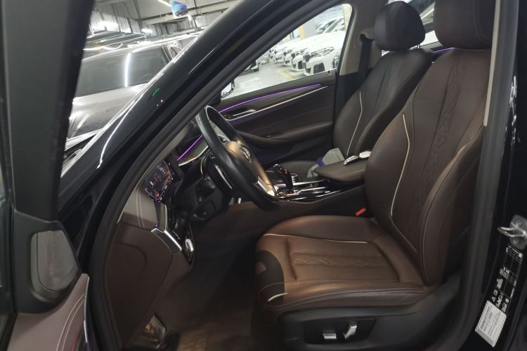 宝马5系 2023款 530Li xDrive 豪华套装中控内饰19