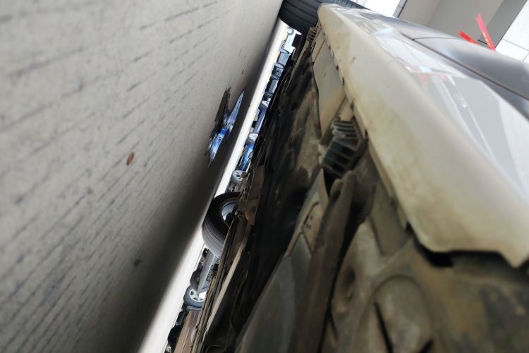 宝马X2 2020款 sDrive25i 领先型M越野套装机舱底盘30