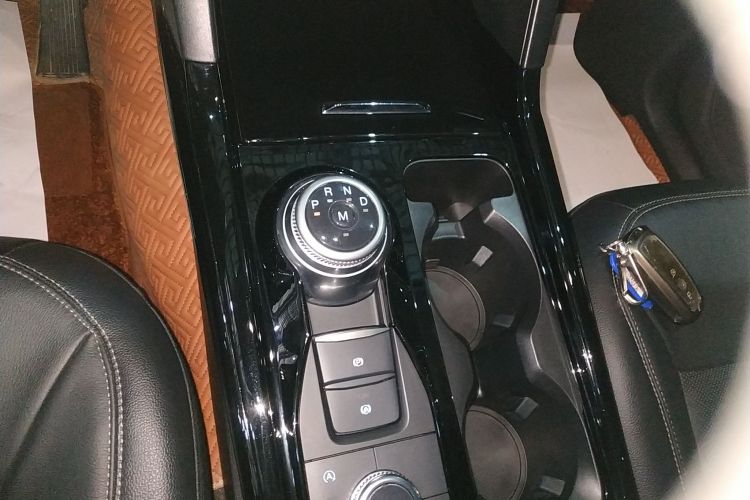 福特 探险者 2020款 EcoBoost 285 四驱风尚版 6座中控内饰18