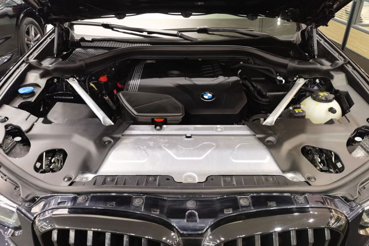 宝马X3 2022款 xDrive30i 领先型 M曜夜套装机舱底盘24