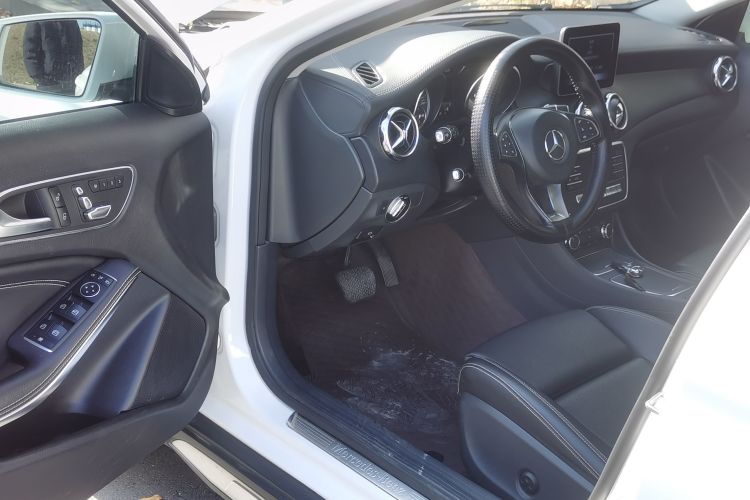 奔驰GLA 2018款 GLA 200 时尚型中控内饰20