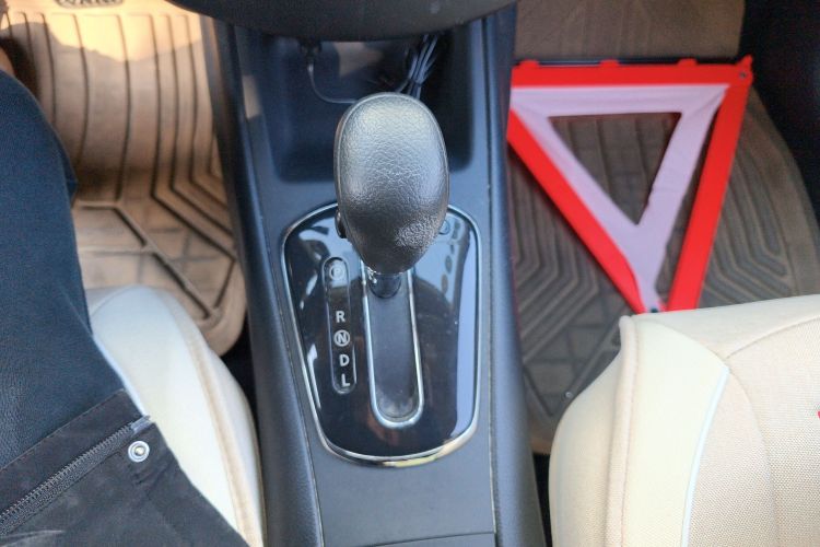 日产 骐达TIIDA 2014款 1.6L CVT舒适型中控内饰18