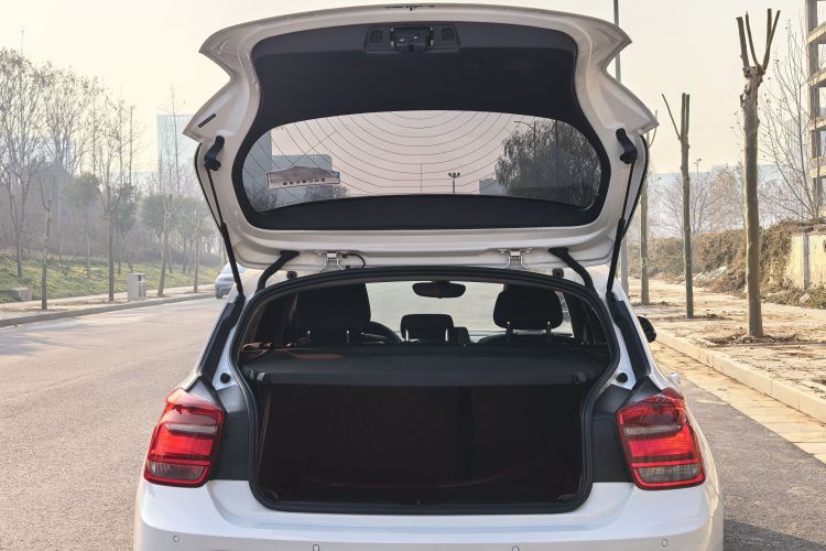 宝马1系(进口) 2013款 改款 116i 领先型机舱底盘23