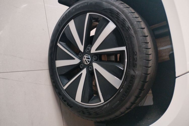 大众 途岳 2023款 300TSI 两驱皎月版车身外观6008