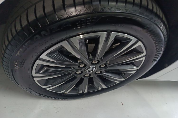 别克GL8 2025款 陆尊 尊享版车身外观6007