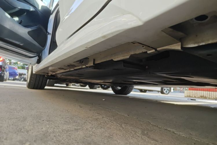 丰田 雷凌 2022款 185T CVT豪华版局部细节9002