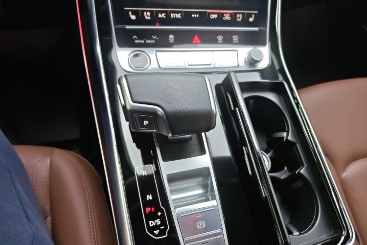 奥迪Q7 2023款 55 TFSI quattro S line运动型中控内饰18