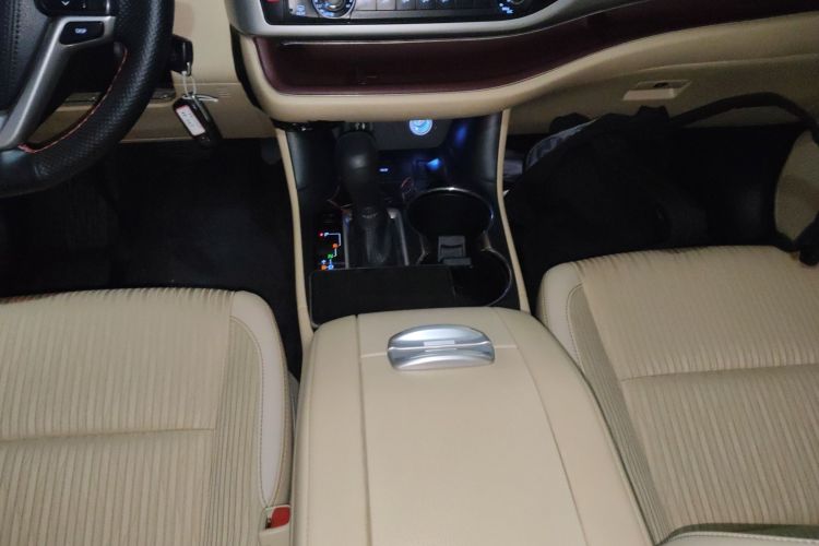 丰田 汉兰达 2015款 2.0T 两驱精英版 5座中控内饰18