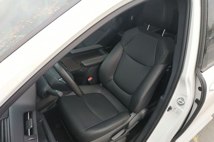 丰田 格瑞维亚 2024款 2.5L混动 豪华版局部细节19