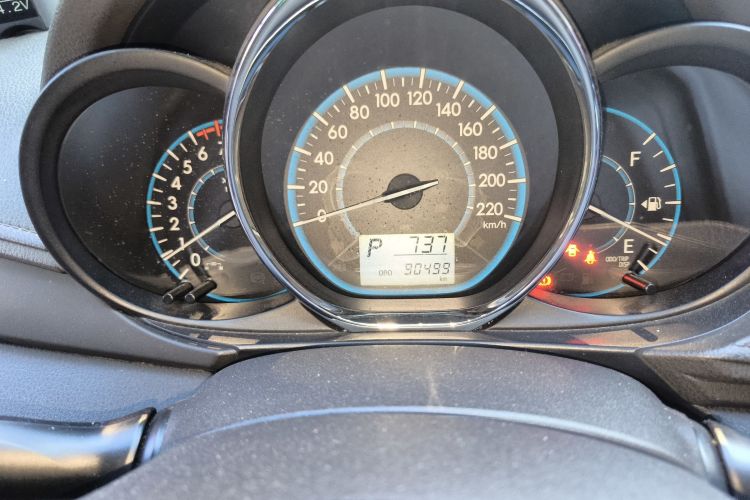 丰田 威驰 2014款 1.5L 自动智臻版中控内饰15