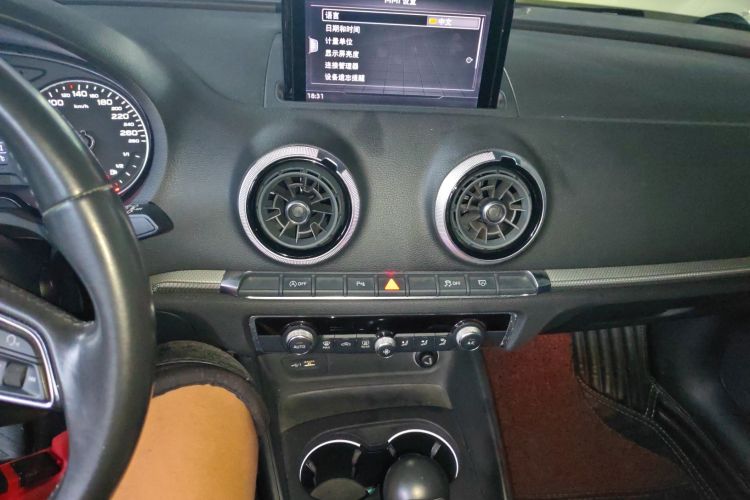 奥迪A3 2018款 30周年年型 Sportback 40 TFSI 风尚型局部细节16