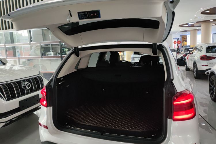 宝马X3 2021款 xDrive28i 豪华套装机舱底盘23