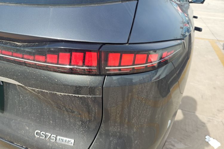 长安CS75 PLUS 2025款 第四代 1.5T 新蓝鲸 智慧尊享型车身外观6006