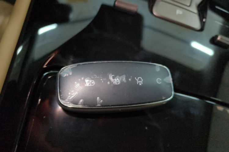 腾势D9 2022款 DM-i 970 四驱旗舰型中控内饰11