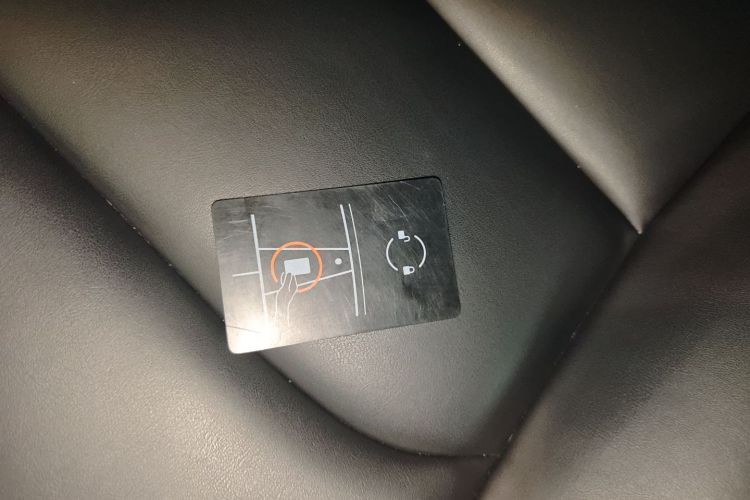 特斯拉 Model Y 2021款 标准续航后驱版中控内饰11