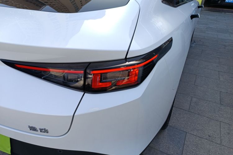 长安 逸动 2024款 1.5T GDI自动 旗舰型车身外观9