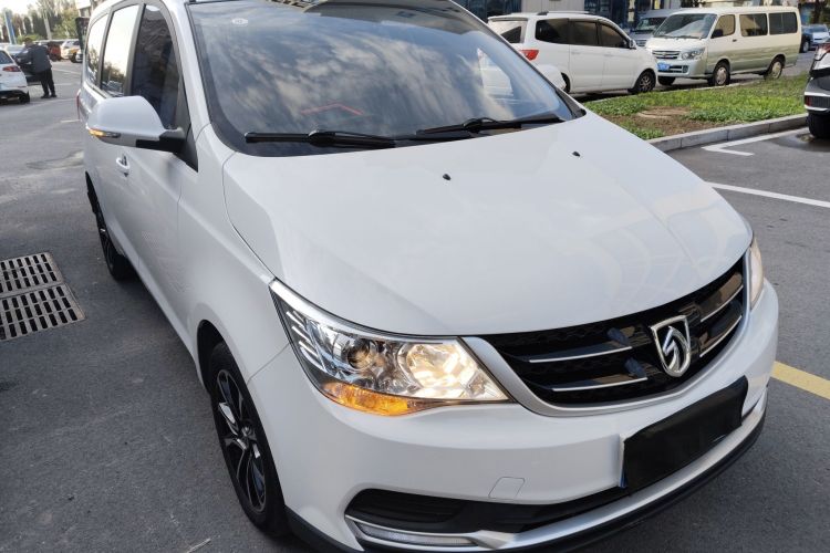 宝骏730 2019款 1.5L 手动超值型 7座 国VI车身外观3