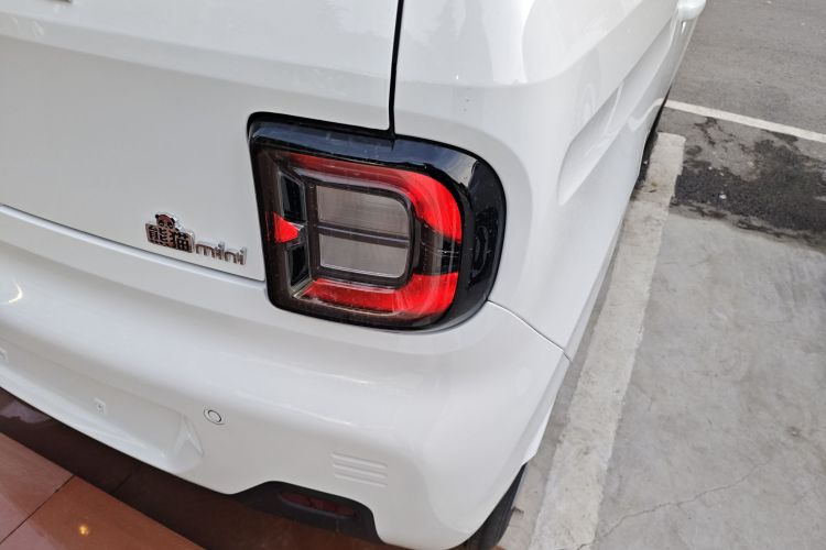吉利银河 2024款 熊猫mini 200km 耐力熊车身外观9