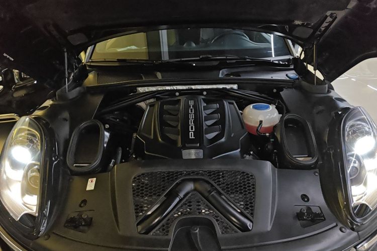 保时捷 2017款  Macan S 3.0T机舱底盘24