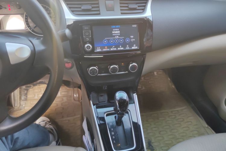 日产 轩逸 2016款 1.6XV CVT智享版中控内饰16