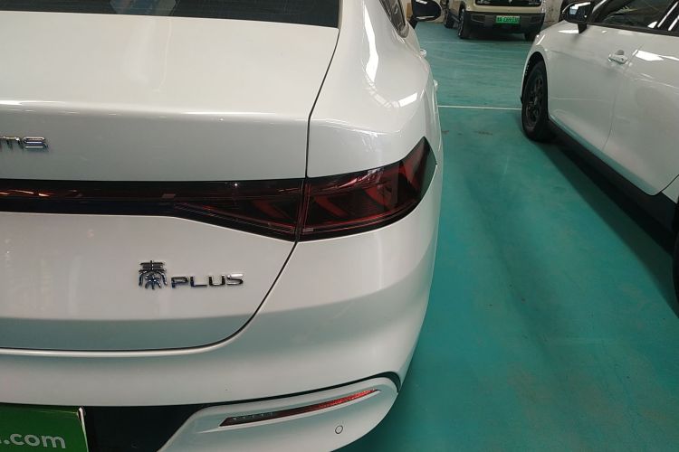比亚迪 秦PLUS 2024款 荣耀版 EV 420KM领先型车身外观9