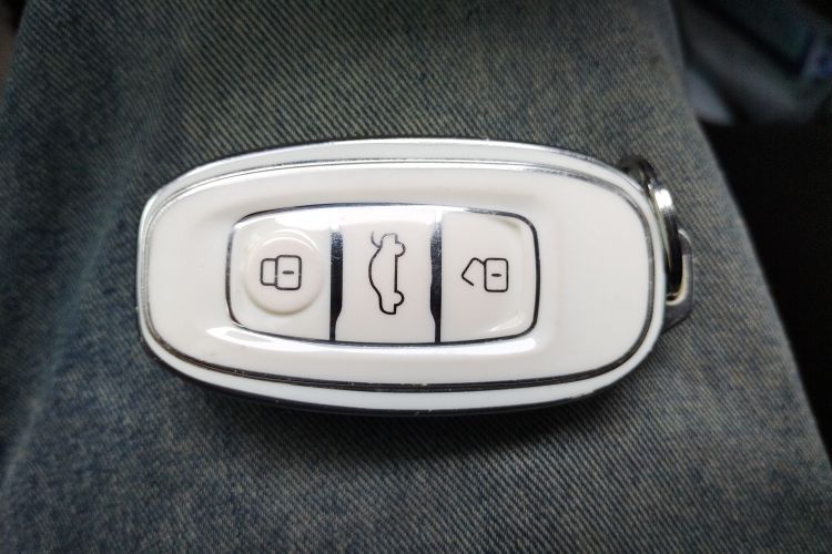 红旗E-QM5 2022款 431km 充电乐享版中控内饰11