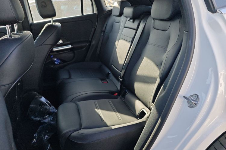 奔驰GLA 2023款 GLA 220中控内饰7004