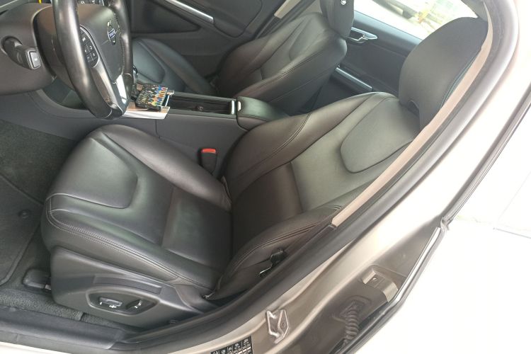 沃尔沃S60 2016款 S60L T4 智远版中控内饰19