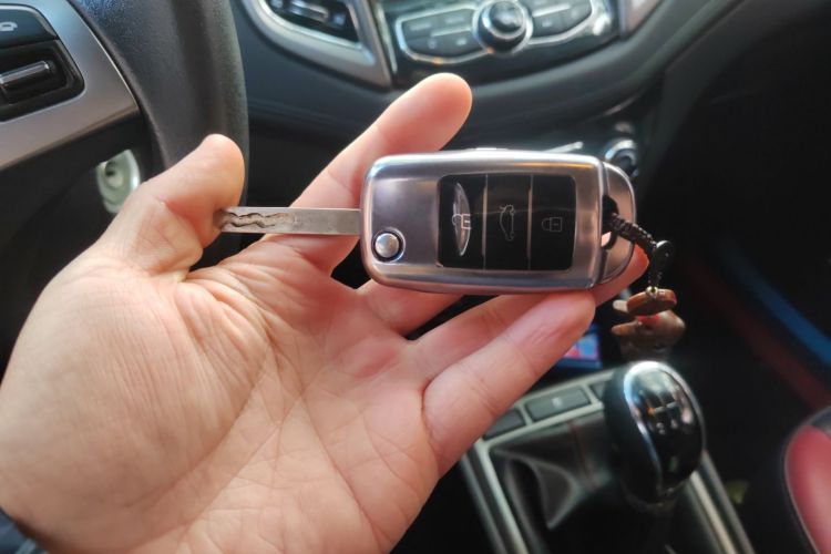 长安 逸动 2016款 XT 1.6L 手动俊酷型中控内饰7001