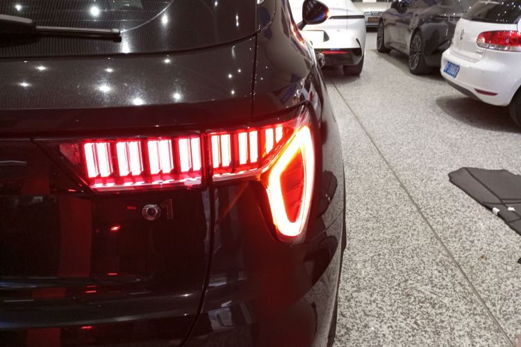 领克01 2021款 2.0TD 两驱型Pro车身外观9