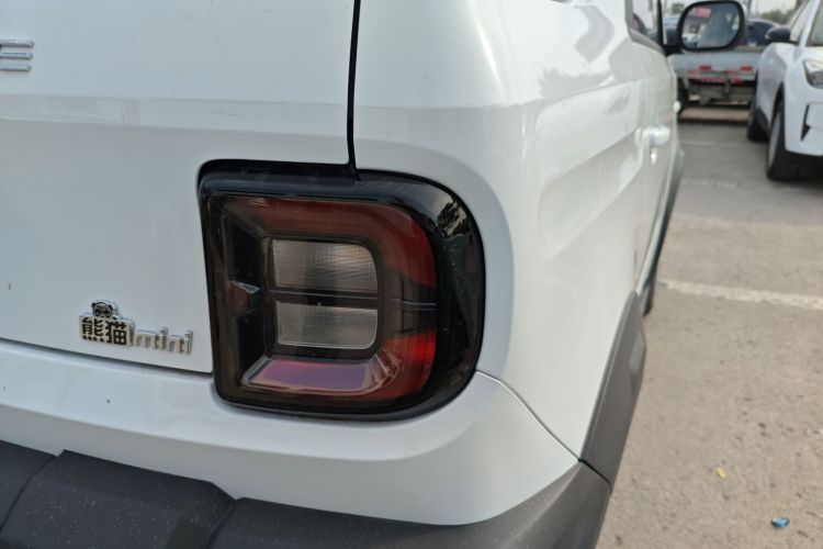 吉利银河 2025款 210km 熊猫骑士车身外观9