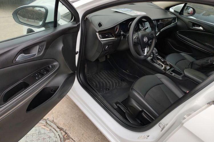 别克 威朗 2019款 三厢 20T 双离合领先型中控内饰20