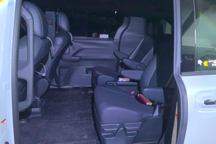 丰田 格瑞维亚 2026款 2.5L混动 舒适版中控内饰21