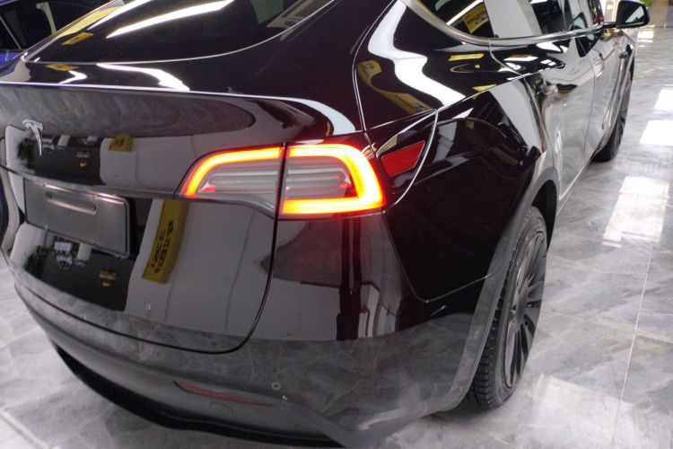 特斯拉 Model Y 2022款 改款 长续航全轮驱动版车身外观9