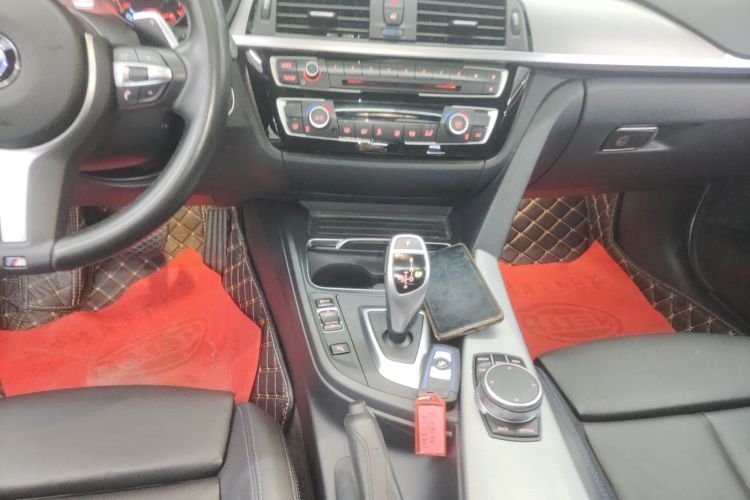 宝马3系 2019款 320i M运动曜夜版中控内饰18