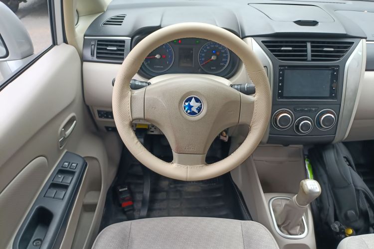 启辰D50 2015款 1.6L 手动时尚版中控内饰13