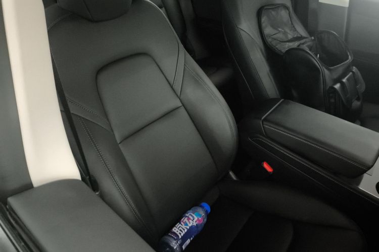 特斯拉 Model Y 2022款 后轮驱动版中控内饰41