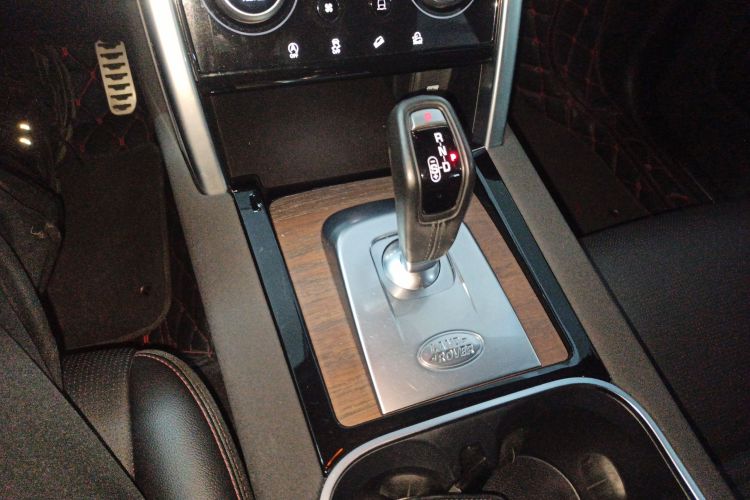 路虎 发现运动版 2021款 249PS R-Dynamic SE 性能科技版 7座局部细节18