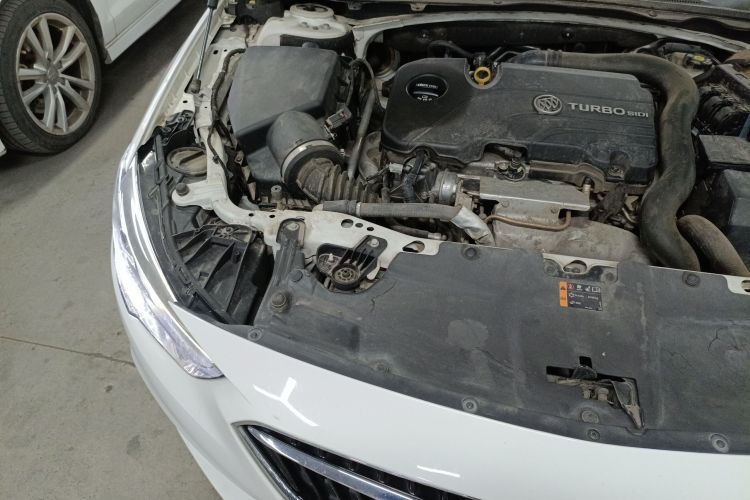 别克 君威 2019款 20T 精英型 国V机舱底盘25