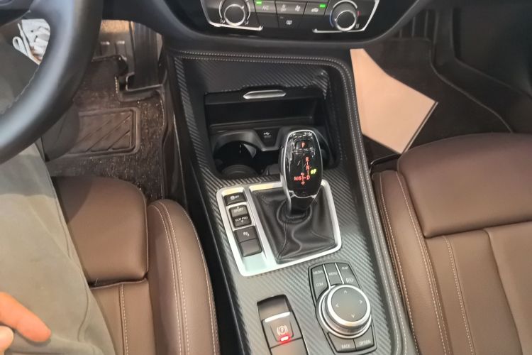 宝马1系 2022款 125i M运动曜夜版中控内饰18