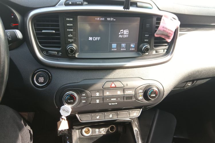 起亚 2015款 索兰托L 2.4L 汽油4WD精英版 5座 国V中控内饰16
