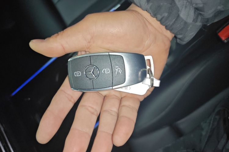 奔驰GLB 2022款 改款 GLB 200 时尚型中控内饰7001